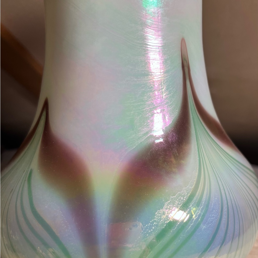 Sold! Fenton Dave Fetty Opal Glass Vase with Green and Mauve Pulled Feathers - Picture 3 of 10